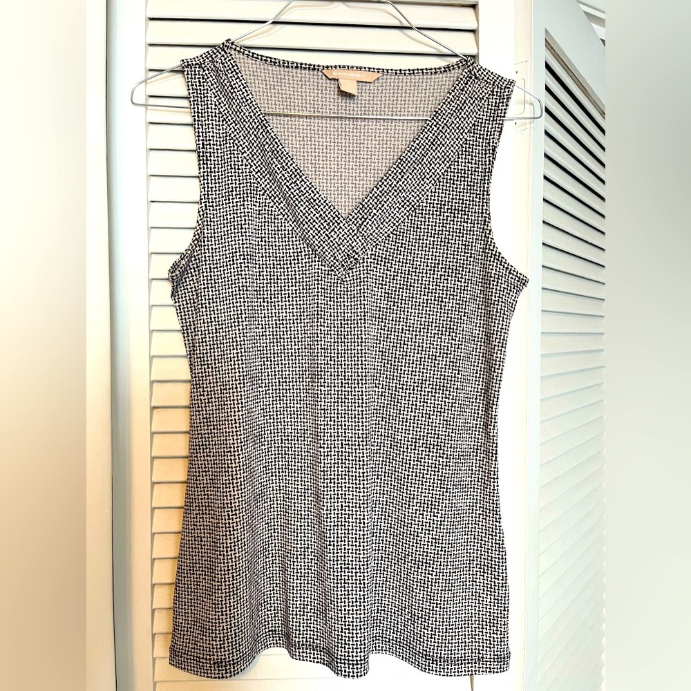 Banana Republic black & White sleeveless blouse Women’s Size Small